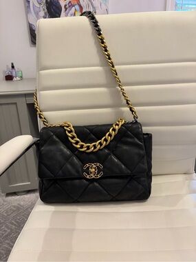 Black Quilted Chain-Handle Shoulder Bag